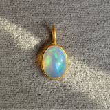 ETHIOPIAN OPAL – charm – 18 k gold